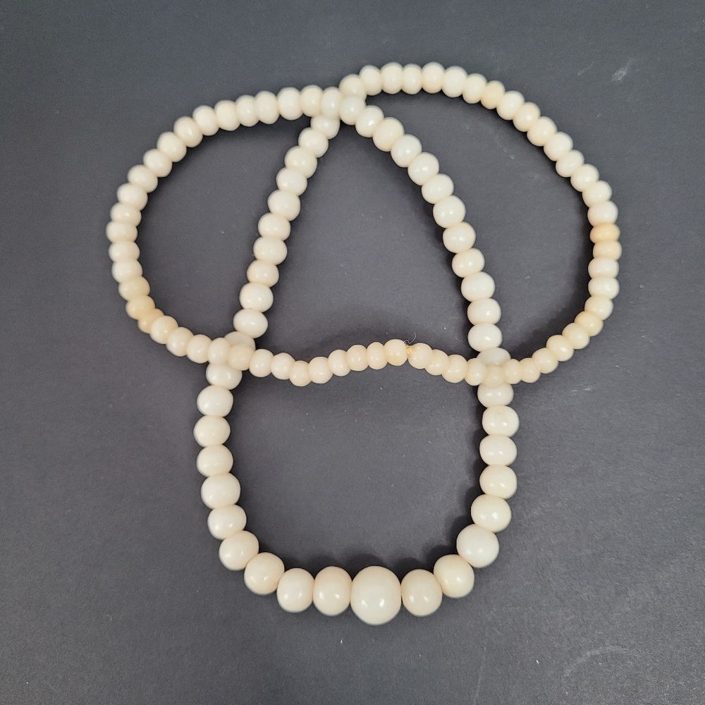 Vintage graduated natural white stone necklace